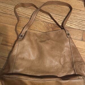 Chic Tan Leather Shoulder Bag